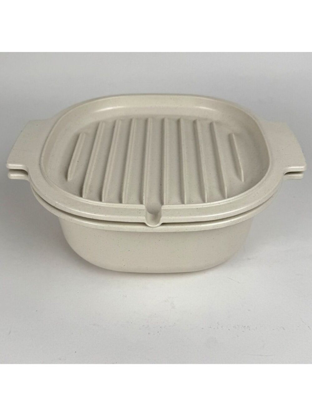 Rubbermaid Microwave Cookware 2 Pc Steamer 5556 & Bacon Rack Meat Tray 5555